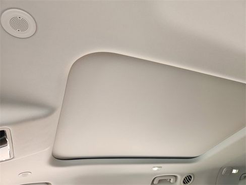 Used 2025 Land Rover Defender 130 X-Dynamic SE image 21