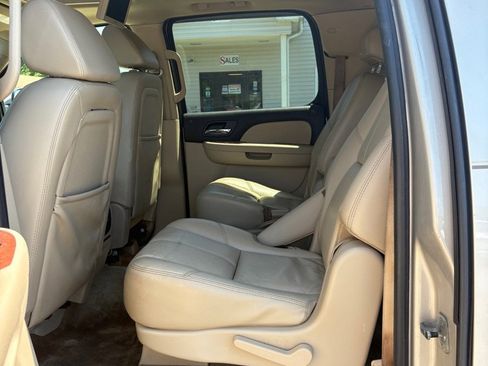 Used 2007 Chevrolet Suburban LTZ w/ LTZ Preferred Equipment Group AWD/4WD image 10