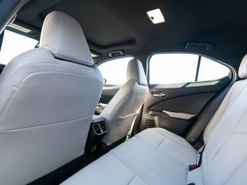 Used 2024 Lexus UX 250h AWD w/ Premium Package image 15