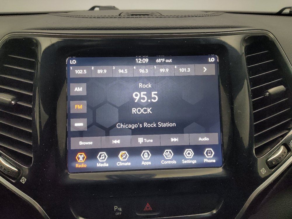 Used 2019 Jeep Cherokee Limited AWD/4WD image 25