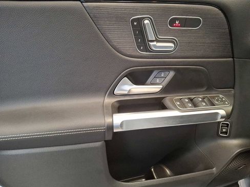 Used 2026 Mercedes-Benz GLB 250 4MATIC image 9