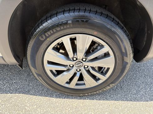 Used 2024 Nissan Pathfinder SV AWD/4WD image 30