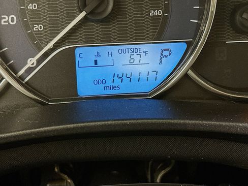 Used 2015 Toyota Corolla LE FWD image 13