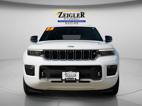 Used 2023 Jeep Grand Cherokee Overland w/ Adv Protech Group III AWD/4WD image 2