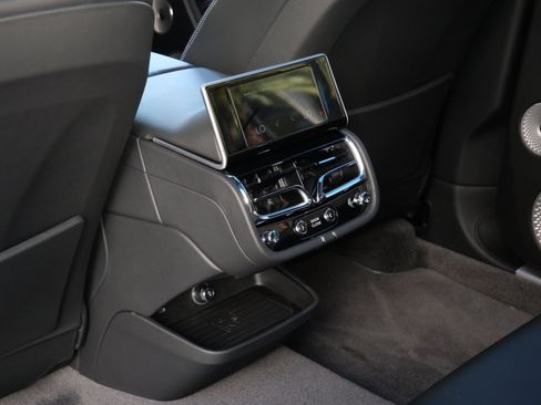 New 2025 Bentley Bentayga Extended Wheelbase image 22