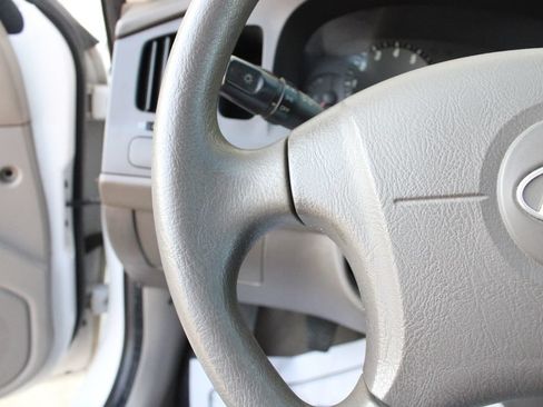 Used 2004 Hyundai Elantra GLS FWD image 9
