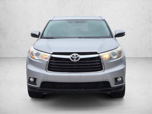 Used 2015 Toyota Highlander XLE FWD image 2