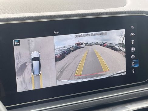 Used 2023 Mercedes-Benz GLS 580 4MATIC image 16