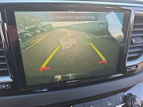 Certified 2023 Chrysler Pacifica Touring-L FWD image 25