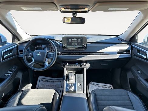 Used 2024 Mitsubishi Outlander SE image 10