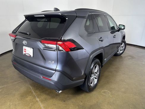 Used 2025 Toyota RAV4 XLE AWD/4WD image 10
