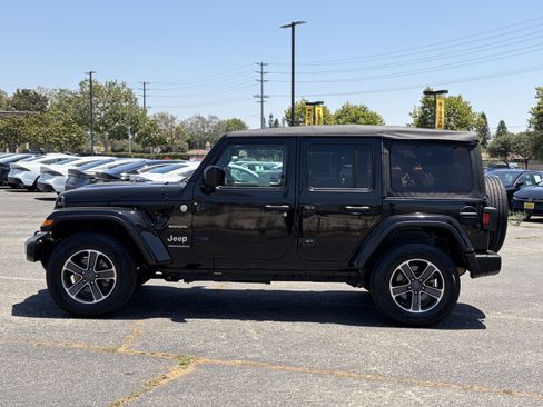 Used 2023 Jeep Wrangler Unlimited Sahara w/ Cold Weather Group AWD/4WD image 5