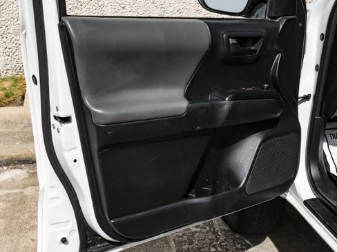 Used 2018 Toyota Tacoma SR image 43