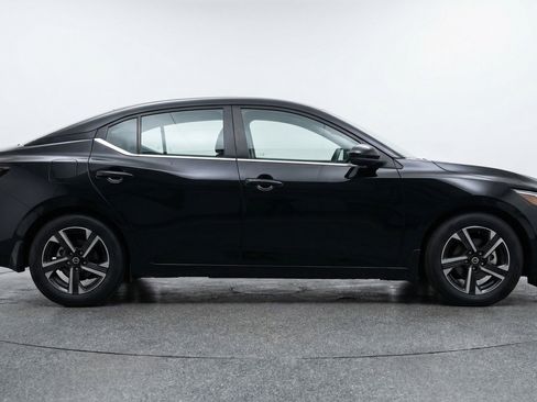 Used 2025 Nissan Sentra SV image 11