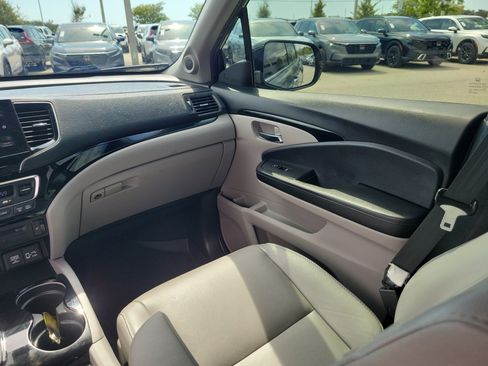 Used 2019 Honda Pilot Touring image 19