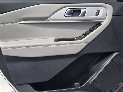 New 2026 Ford Explorer Active RWD image 14