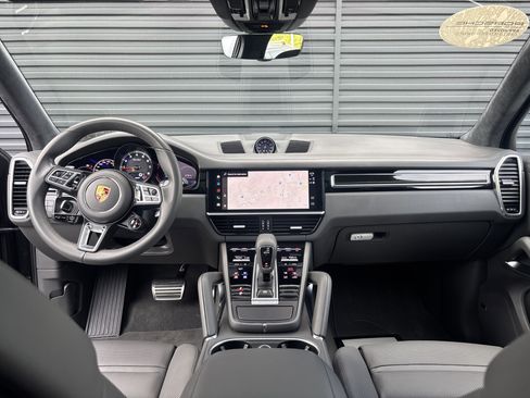 Certified 2022 Porsche Cayenne Turbo AWD/4WD image 17