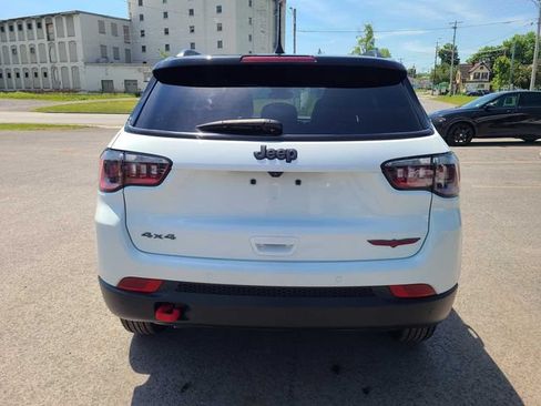 Used 2025 Jeep Compass Trailhawk AWD/4WD image 9