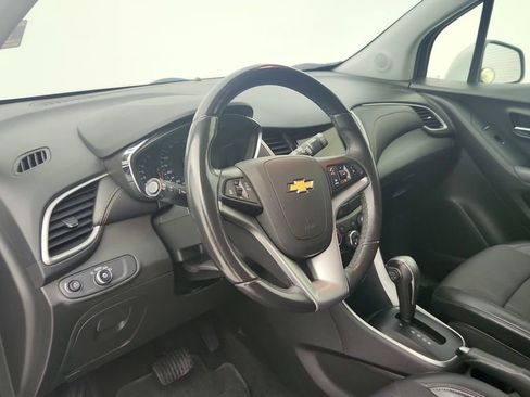 Used 2019 Chevrolet Trax LT w/ LT Convenience Package FWD image 14