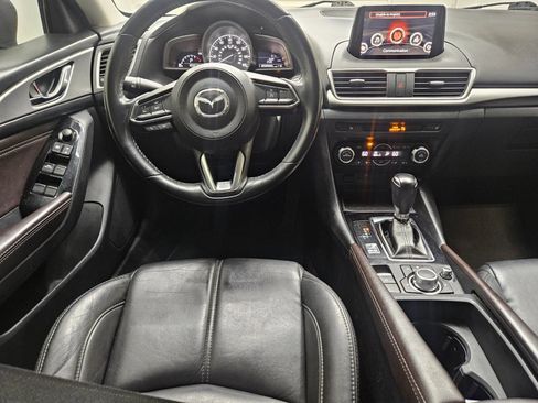 Used 2018 MAZDA MAZDA3 Touring FWD image 13
