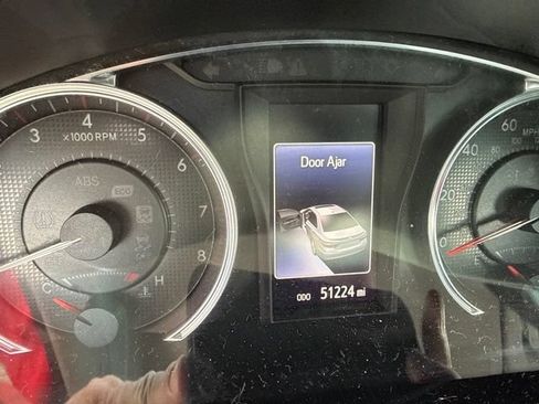 Used 2015 Toyota Camry SE FWD image 9