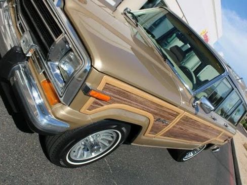 Used 1990 Jeep Grand Wagoneer image 18