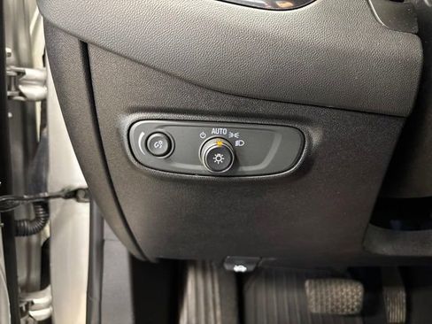 Used 2019 Chevrolet Equinox LT w/ Driver Convenience Package FWD image 31