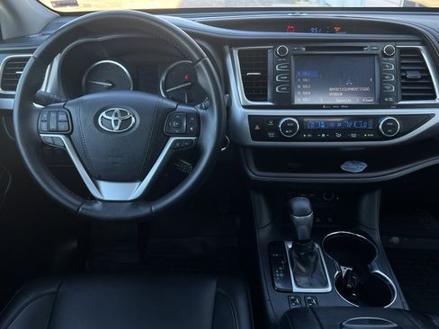 Used 2019 Toyota Highlander XLE image 21