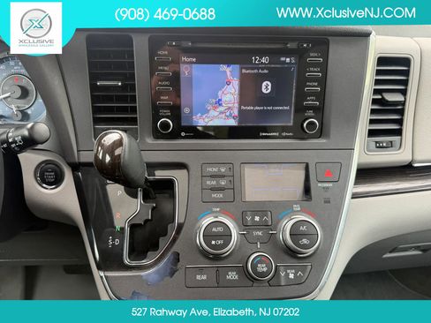 Used 2018 Toyota Sienna XLE Premium AWD/4WD image 14