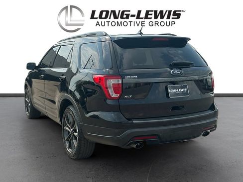 Used 2018 Ford Explorer XLT w/ Equipment Group 202A FWD image 4