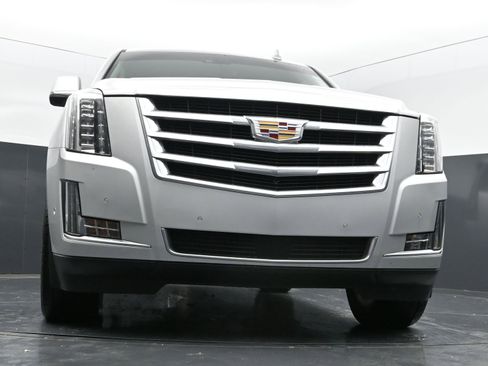 Used 2019 Cadillac Escalade Premium Luxury AWD/4WD image 42