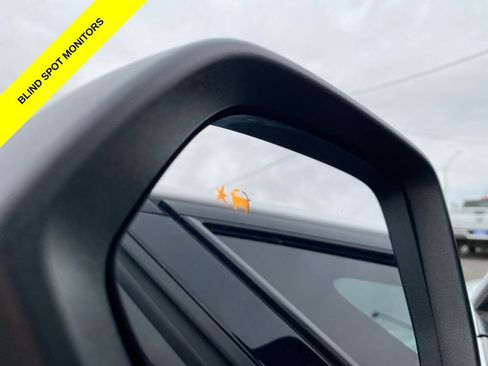 Used 2025 Chevrolet Equinox EV LT w/ Convenience Package image 16