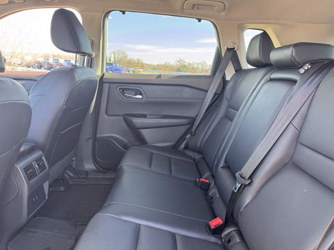 Used 2023 Nissan Rogue SV w/ SV Premium B Package image 18