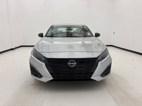 Used 2025 Nissan Altima 2.5 SV FWD image 11