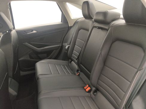 Used 2024 Volkswagen Jetta SE image 18