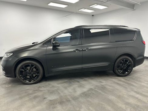 Used 2022 Chrysler Pacifica Pinnacle image 3