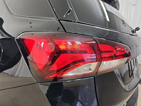 Certified 2023 Chevrolet Equinox LT image 38