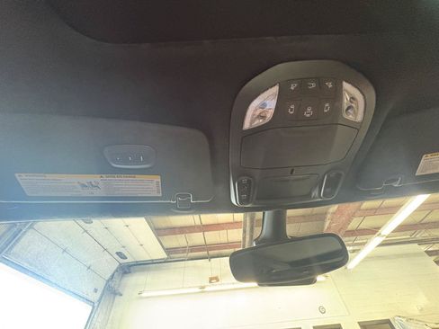 Used 2024 Chrysler Pacifica Pinnacle FWD image 30