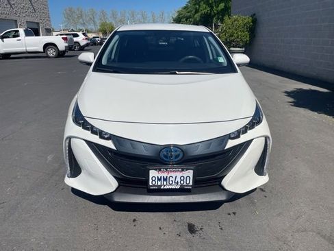 Used 2020 Toyota Prius Prime XLE image 2