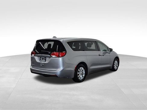 Used 2018 Chrysler Pacifica Touring Plus FWD image 8