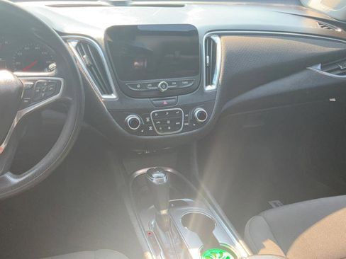 Used 2019 Chevrolet Malibu LT FWD image 16