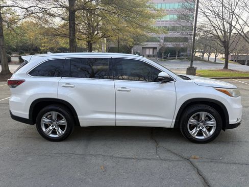 Used 2015 Toyota Highlander Limited image 2