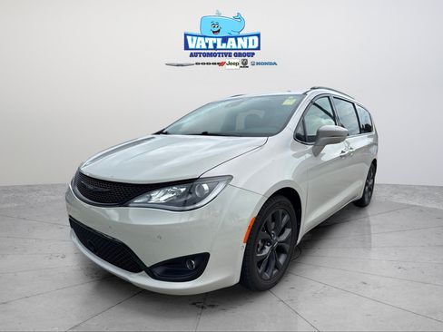 Used 2020 Chrysler Pacifica Limited FWD image 1