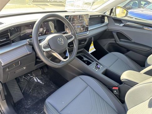 New 2026 Volkswagen Tiguan SE image 13