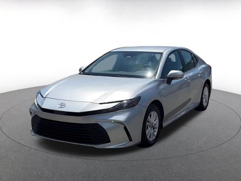 Used 2025 Toyota Camry LE FWD image 4