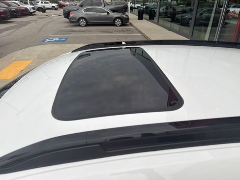 Used 2024 Chevrolet Trax RS w/ Sunroof Package FWD image 12