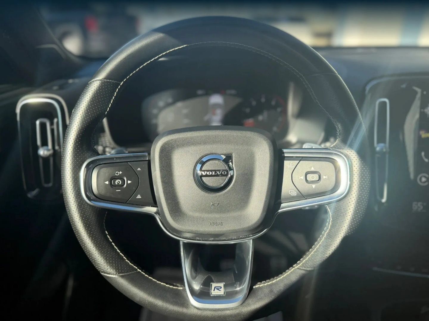 Used 2019 Volvo XC40 T5 R-Design AWD/4WD image 22