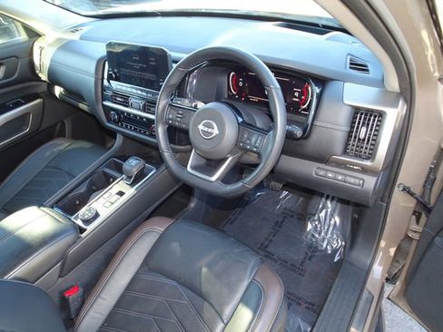 Used 2023 Nissan Pathfinder Platinum w/ Lighting Package (N93) image 21