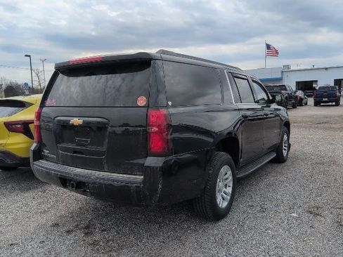 Used 2019 Chevrolet Suburban LT image 4