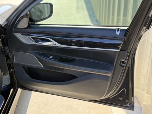 Used 2019 BMW 740i w/ Executive Package RWD image 30